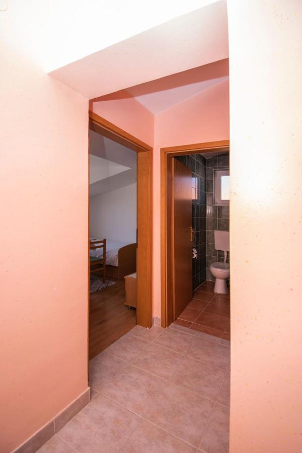 וודיצה Family Holiday Apartments Lucia מראה חיצוני תמונה