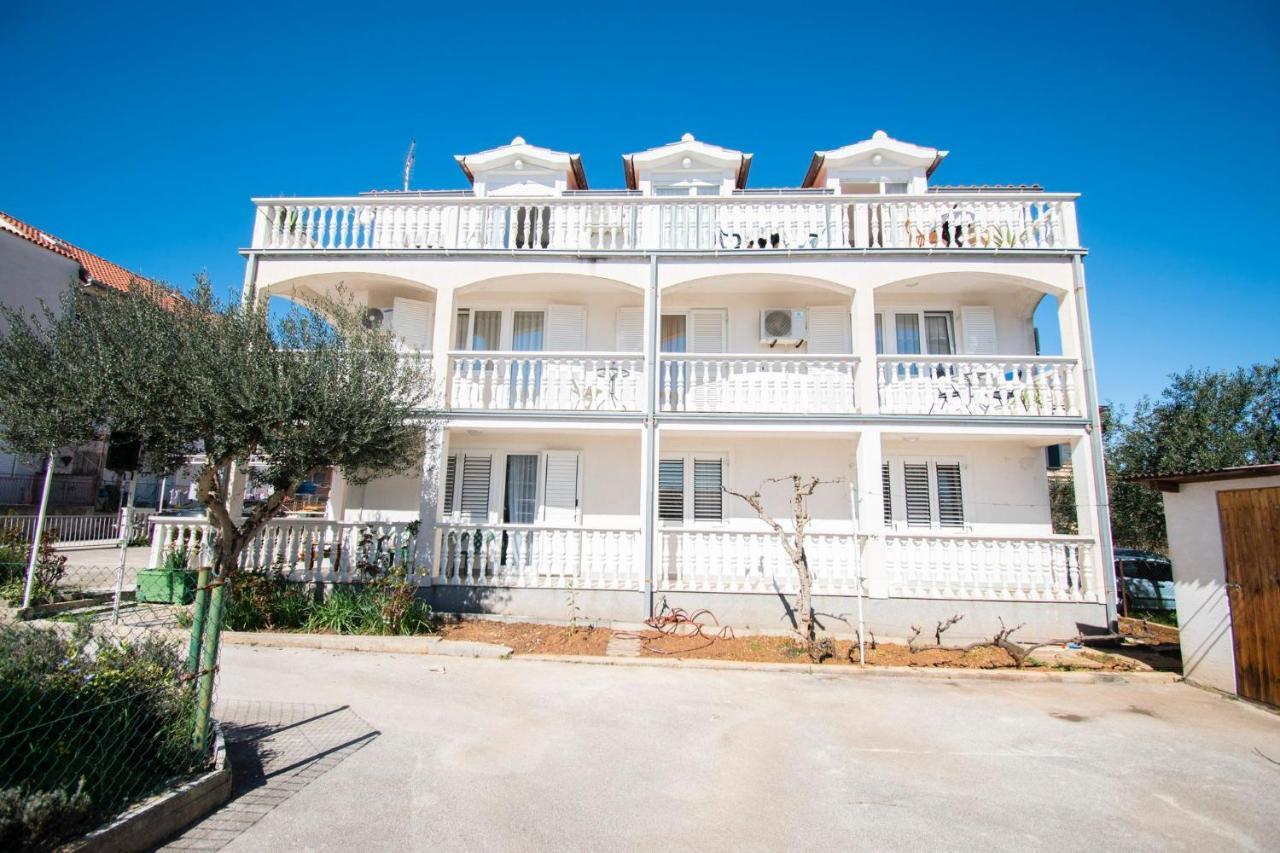 וודיצה Family Holiday Apartments Lucia מראה חיצוני תמונה