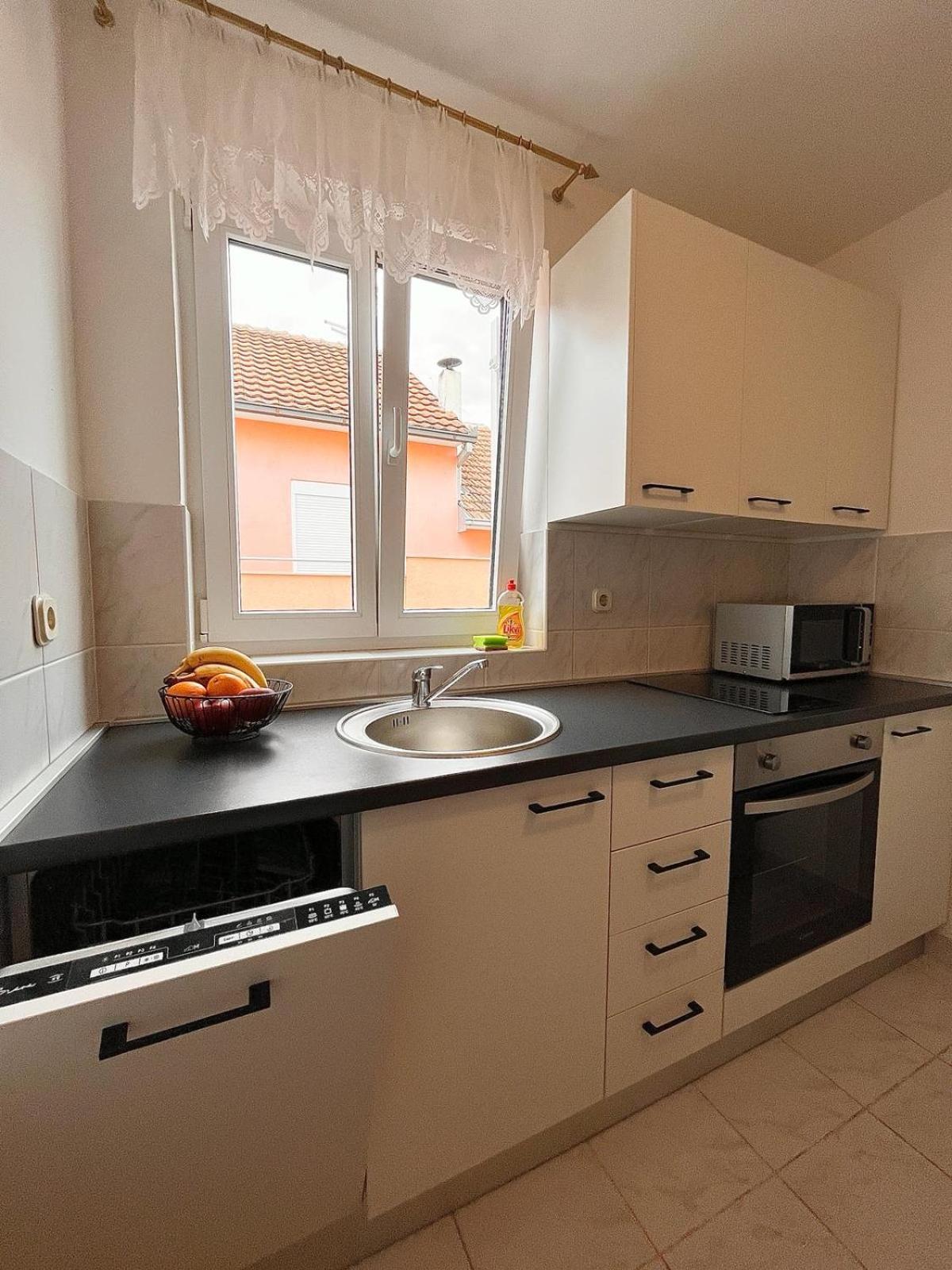 וודיצה Family Holiday Apartments Lucia מראה חיצוני תמונה
